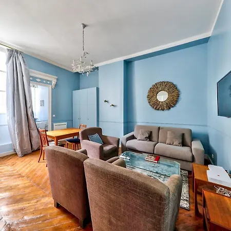 Palais Royal Apartment